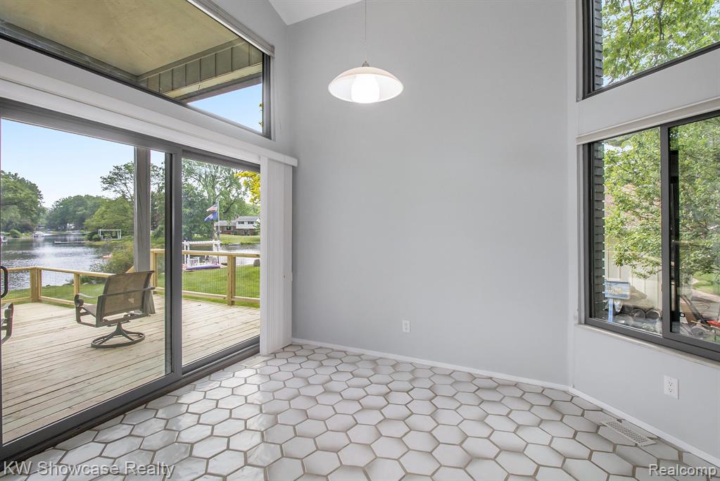 983 ARTDALE, White Lake, MI 48383 — Photo 12