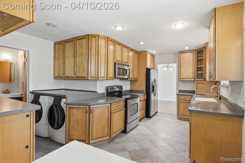 34164 Alta Loma Drive, Farmington, MI 48335 — Photo 11