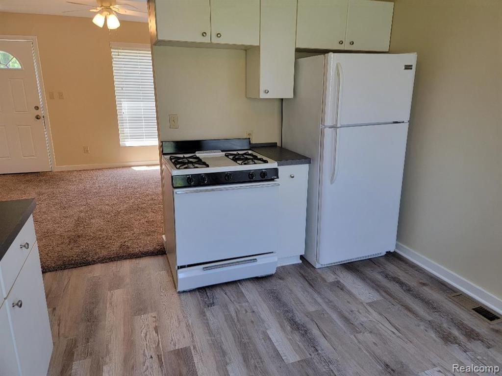 87 E DALLAS Avenue, Madison Heights, MI 48071 — Photo 3
