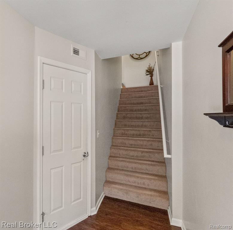 1627 RED HICKORY, Howell, MI 48855 — Photo 6
