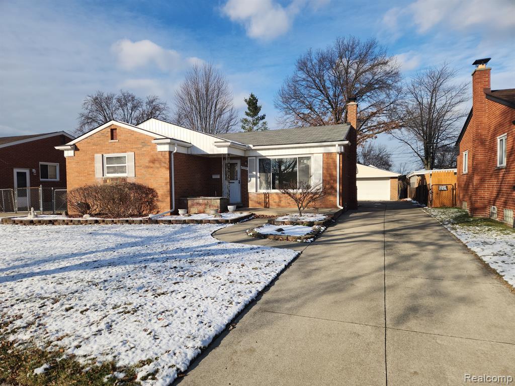8395 DARLENE Street, Warren, MI 48093 — front exterior