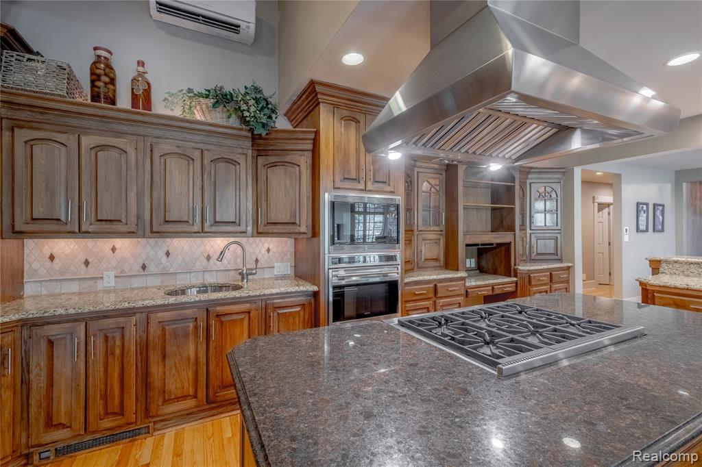 6279 CANTER CREEK Court, Grand Blanc, MI 48439 — Photo 12