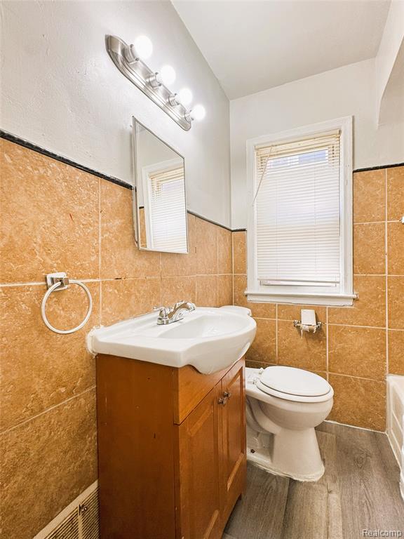 8835 Whitcomb Street, Detroit, MI 48228 — Photo 15