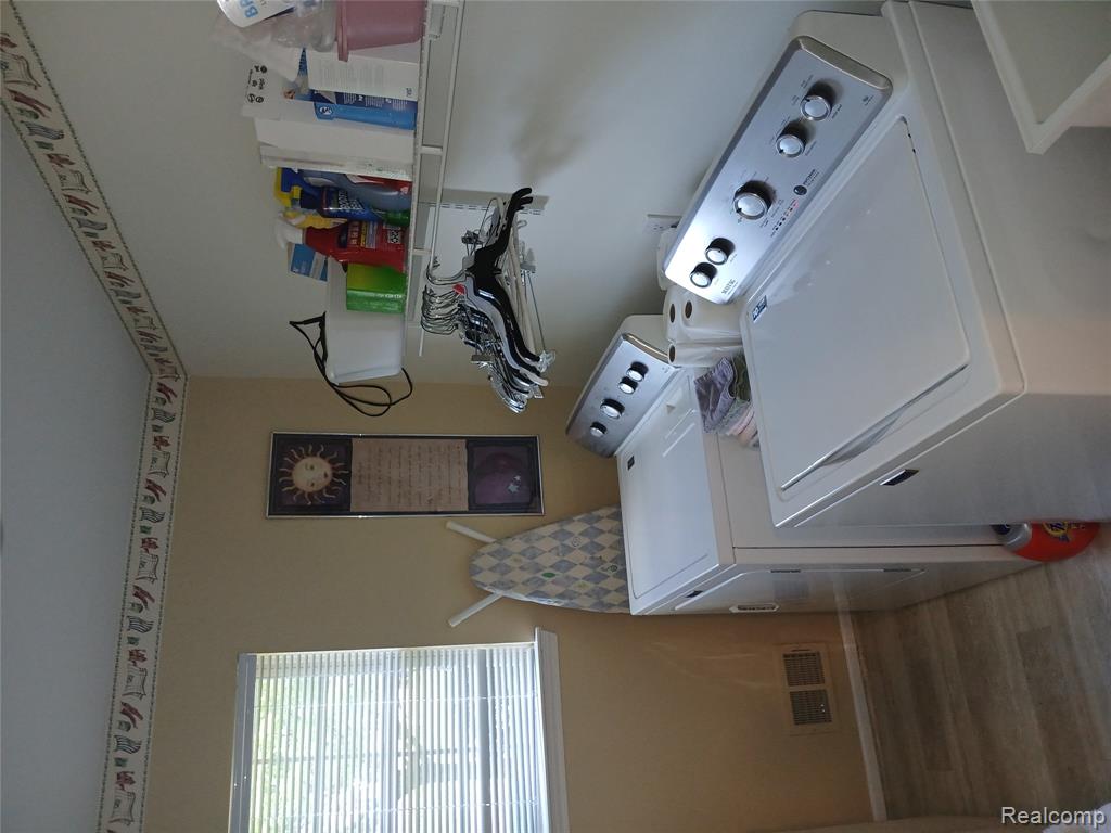8086 Pickering Pl Place, Westland, MI — Photo 33