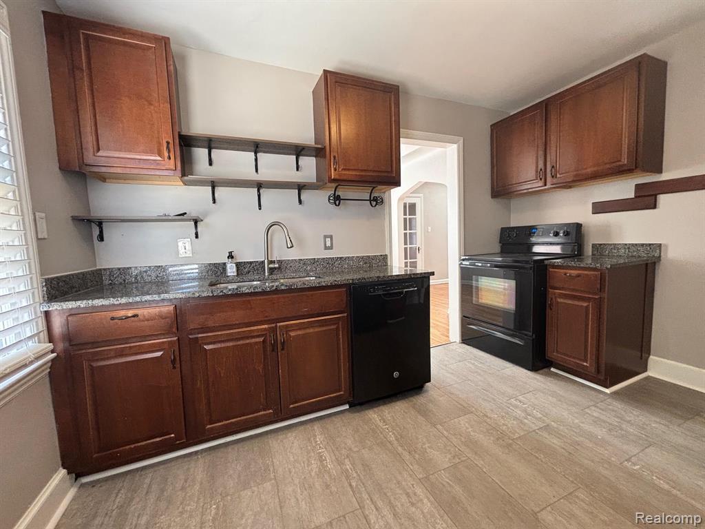 1528 ROSLYN Road, Grosse Pointe Woods, MI 48236 — Photo 6
