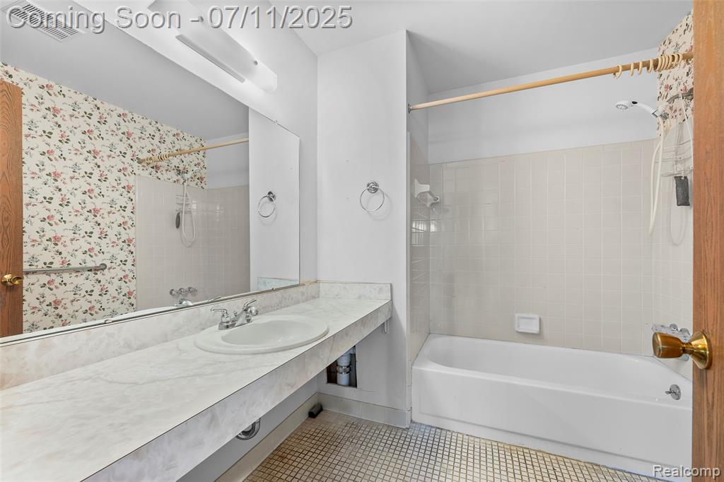 43702 Stuart Drive, Canton, MI 48187 — Photo 16