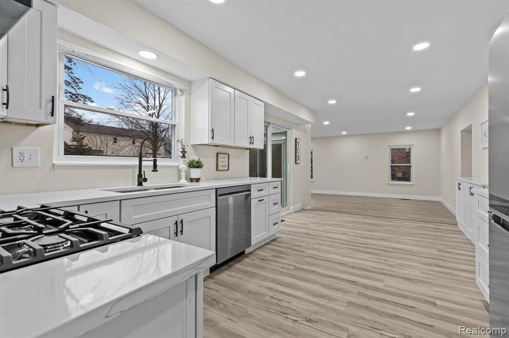 7451 ADMIRALTY Drive, Canton, MI 48187 — Photo 11