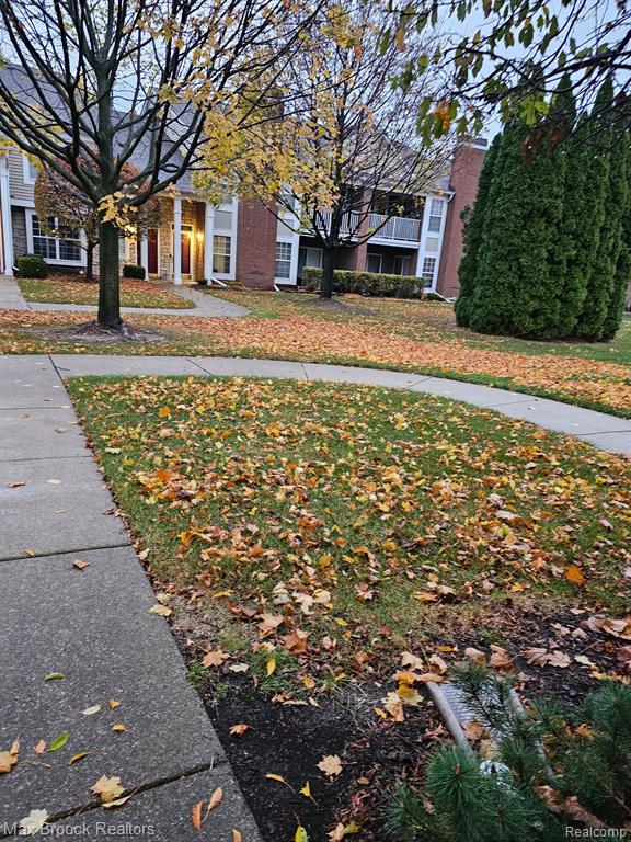 4257 BERKSHIRE Drive, Sterling Heights, MI 48314 — Photo 30