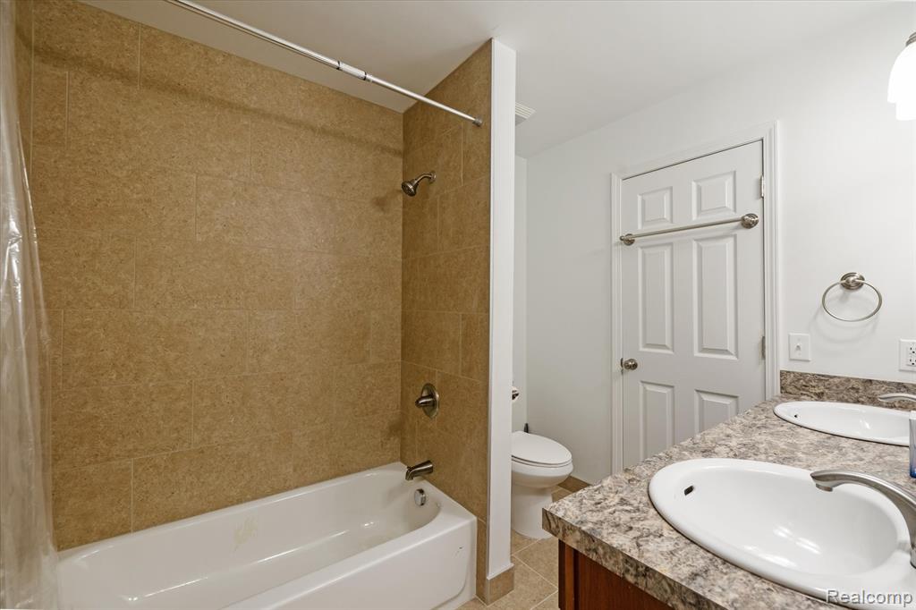 5849 Whispering Oaks Drive, Howell, MI 48855 — Photo 19