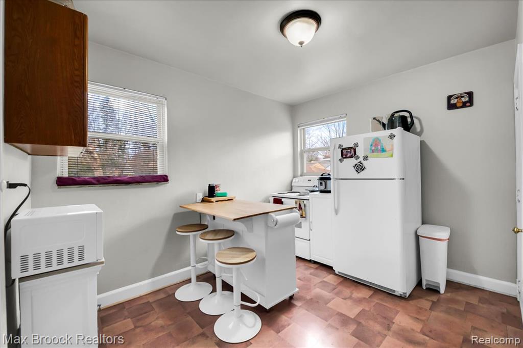 2208 Avondale Street, Sylvan Lake, MI 48320 — Photo 5
