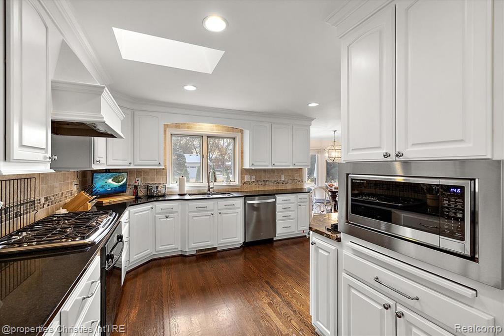2579 Amberly Road, Bloomfield, MI 48301 — Photo 13