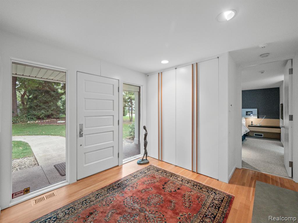 6383 WING LAKE Road, Bloomfield Hills, MI 48301 — Photo 4