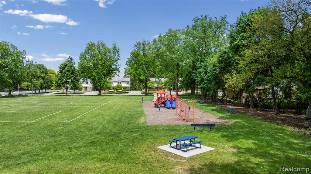 527 E Sunnybrook Drive, Royal Oak, MI 48073 — Photo 34