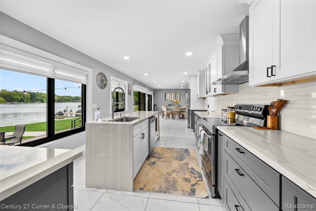 4255 Lakewood Drive, Waterford, MI 48329 — Photo 14