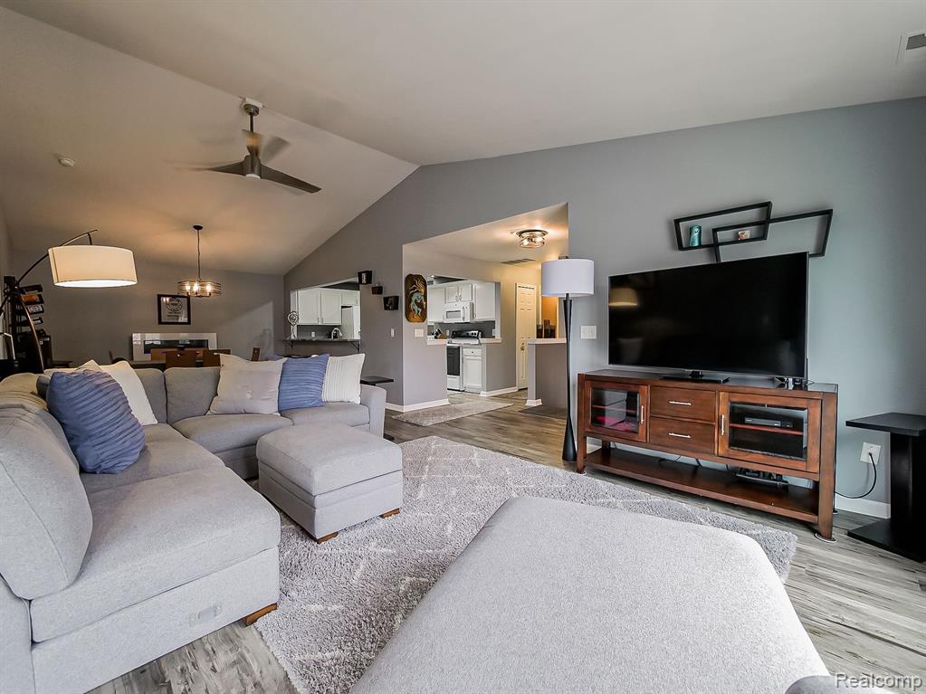 45724 WARWICK Drive, Macomb, MI 48044 — Photo 5