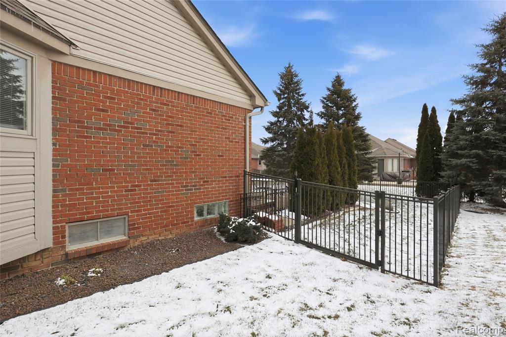 48274 Beacon Square Drive, Macomb, MI 48044 — Photo 3
