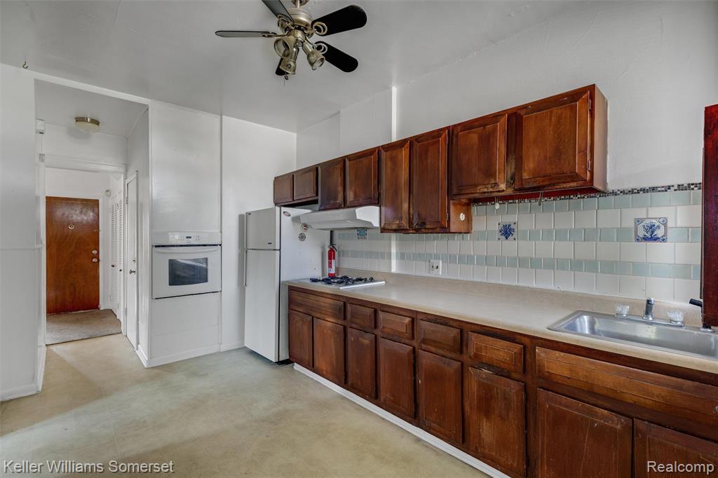 638 Seward Street, Detroit, MI 48202 — Photo 14