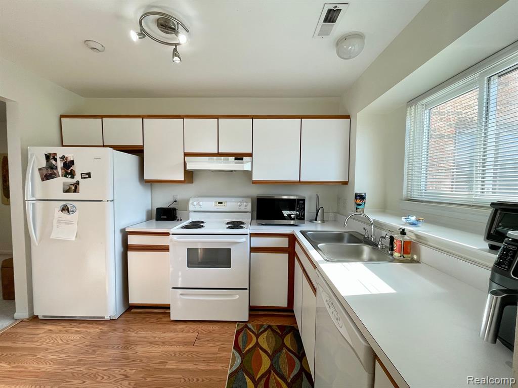 42738 LILLEY POINTE Drive, 201, Canton, MI 48187 — Photo 5