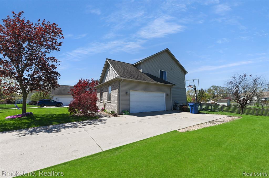 8344 DEER CREEK Court, Grand Blanc, MI 48439 — Photo 36