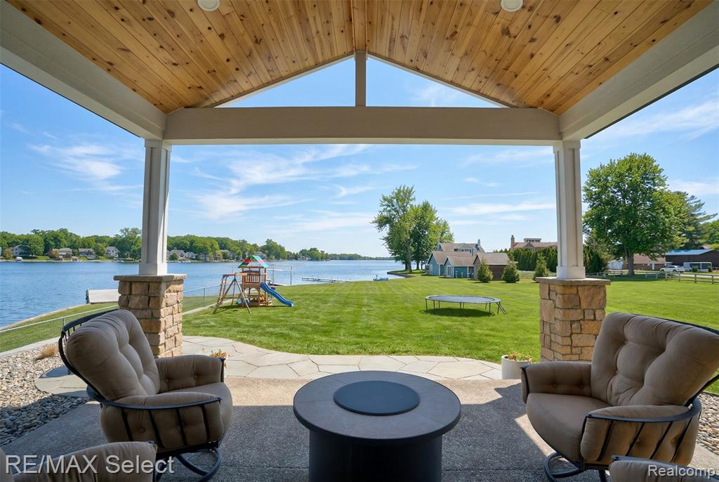 2208 Grove Park Road, Fenton, MI, 48430