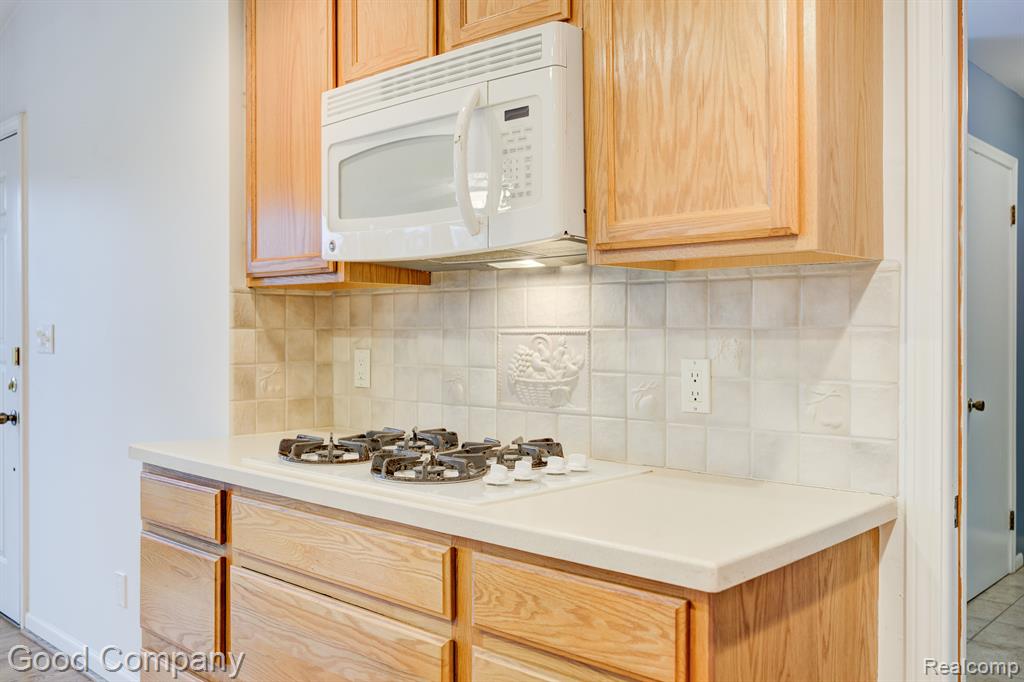 702 PARKMAN Drive, Bloomfield Hills, MI 48304 — Photo 19