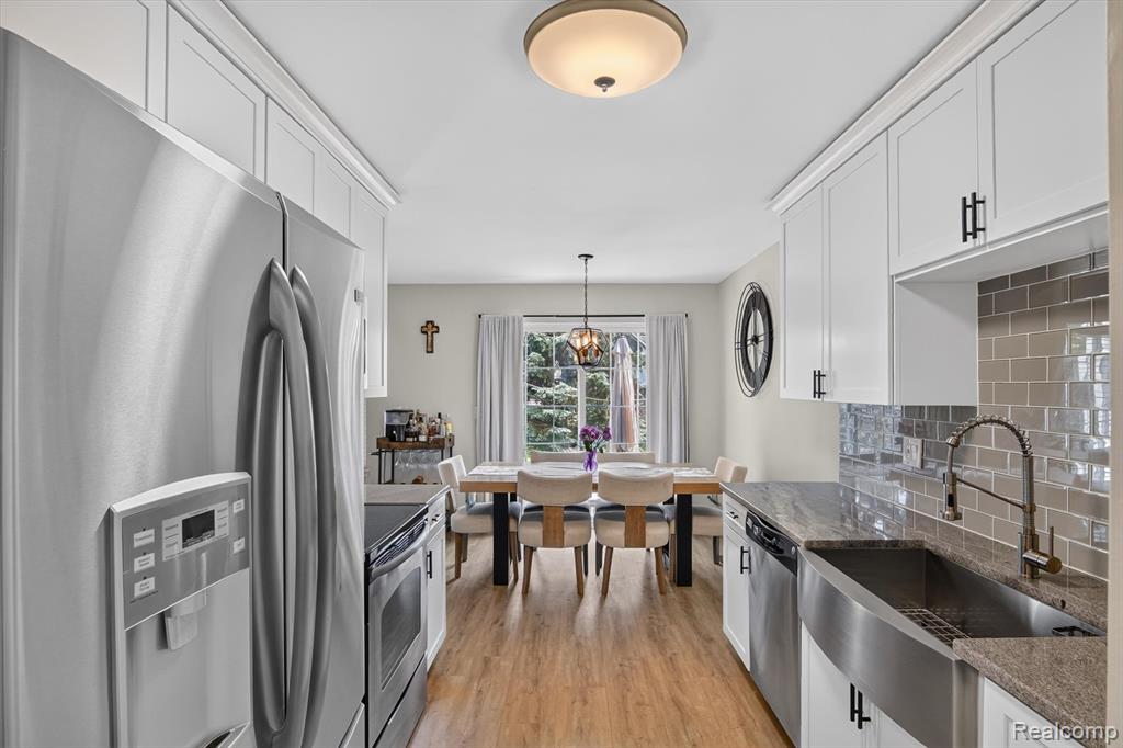 532 Winwood Circle, Walled Lake, MI 48390 — Photo 11