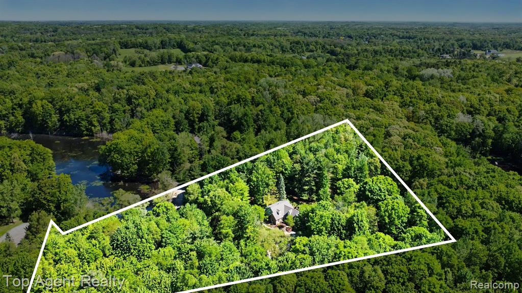 2411 Farmbrook Trail, Oxford, MI 48370 — Photo 41