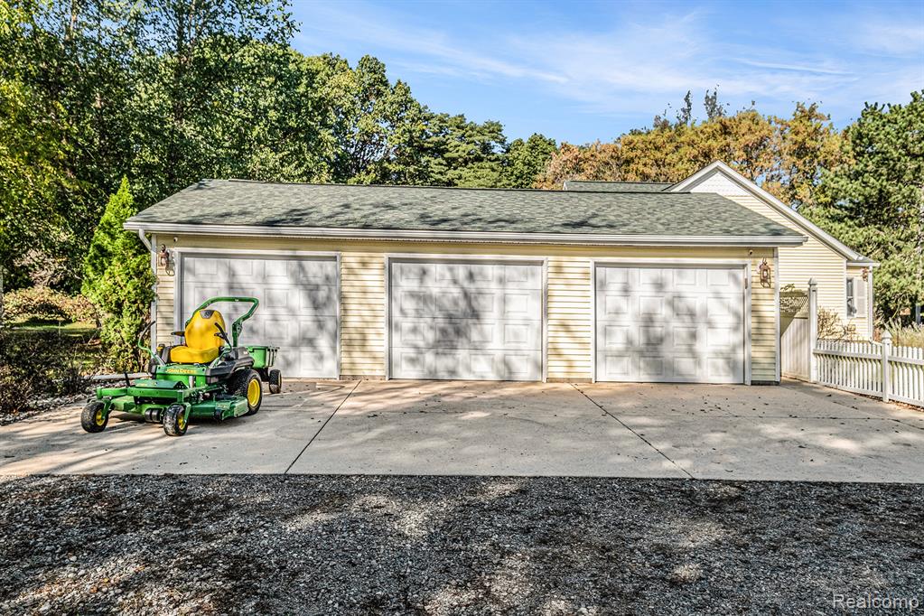 11499 Silver Lake Road, Byron, MI 48418 — Photo 22