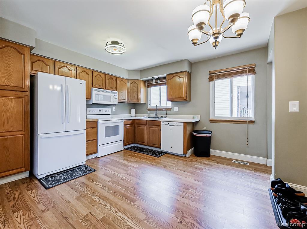 853 ADELAIDE Drive, Wolverine Lake, MI 48390 — Photo 7