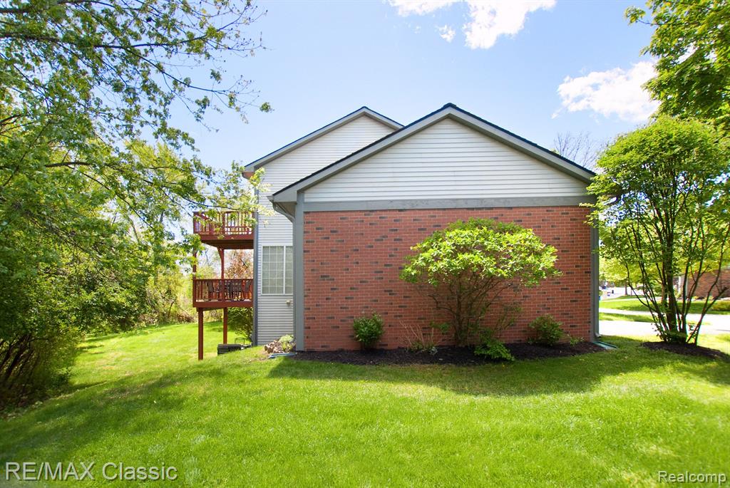 587 Winwood Circle, 20, Walled Lake, MI 48390 — Photo 36