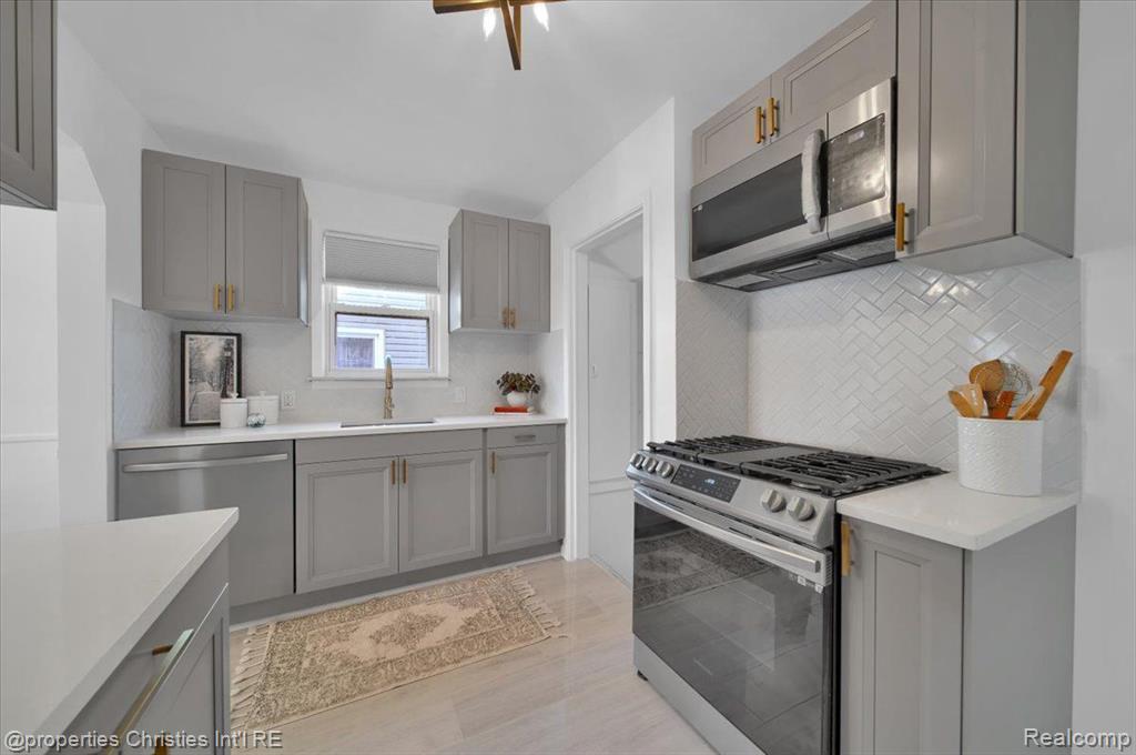 4070 BACON Avenue, Berkley, MI 48072 — Photo 9