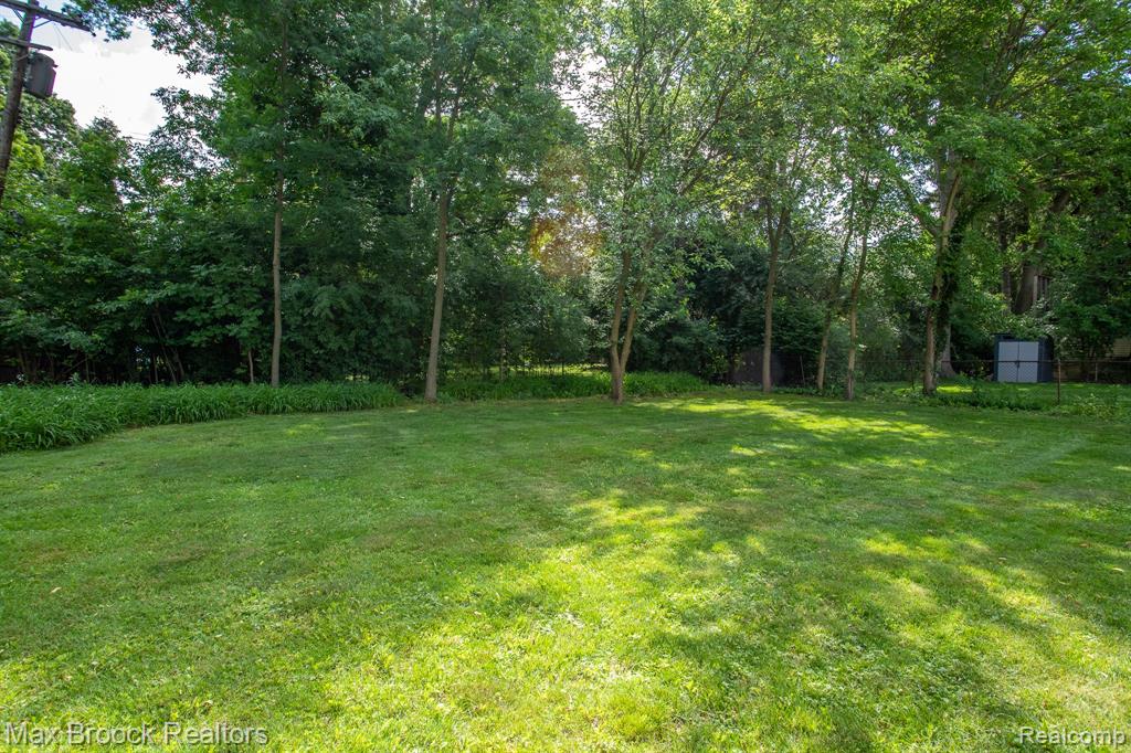 25830 Berkley Avenue, Huntington Woods, MI — Photo 39