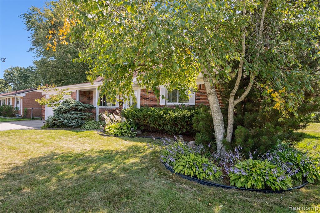 23346 Demley Drive, Clinton Twp, MI 48035 — Photo 4