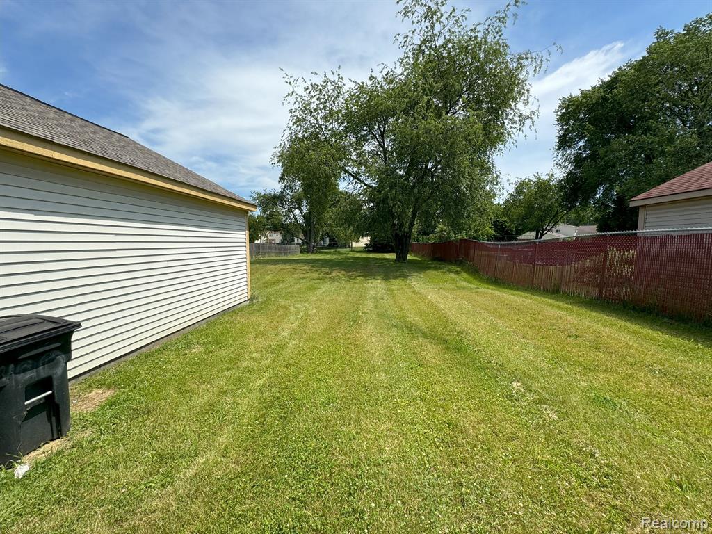 490 MOONLIGHT Drive, Pontiac, MI 48340 — Photo 8