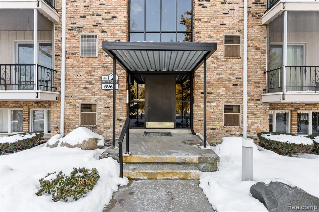 5965 W MICHIGAN Avenue, 16, Saginaw, MI 48638 — Photo 4