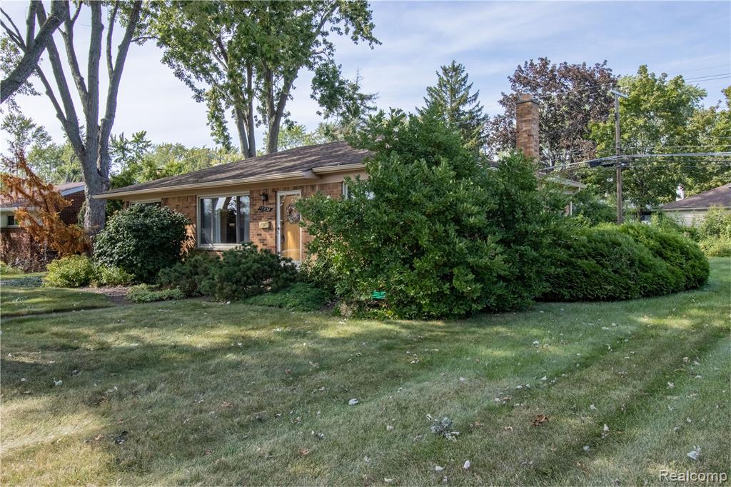 17058 W 13 Mile Road, Beverly Hills, MI 48025 — Photo 36