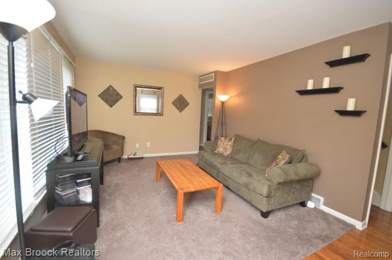 812 S MANITOU, Clawson, MI — Photo 3
