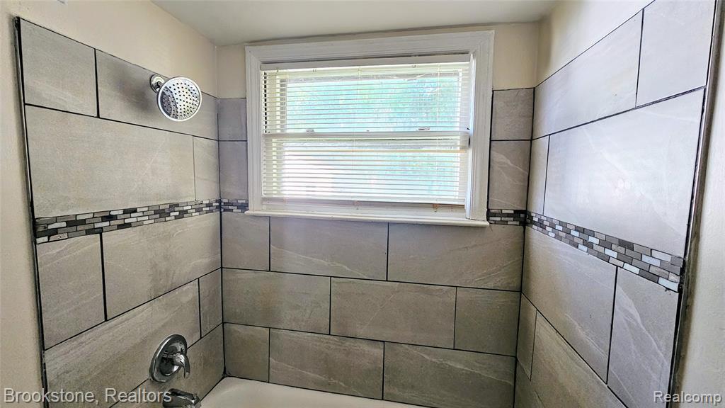 7336 Chatham, Redford, MI 48239 — Photo 16