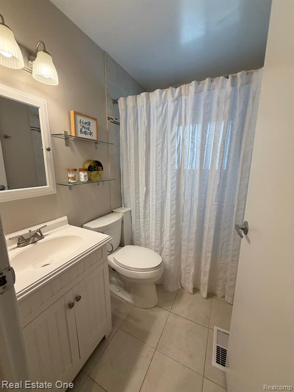 6407 Buxton Court, West Bloomfield, MI — Photo 32