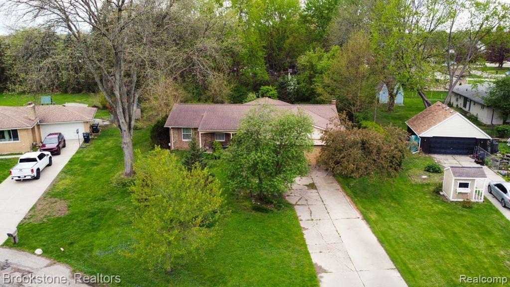 41749 HILLVIEW Drive, Sterling Heights, MI 48314 — Photo 2