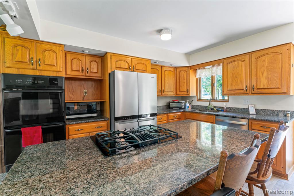6158 Golfview Drive, Burton, MI 48509 — Photo 24