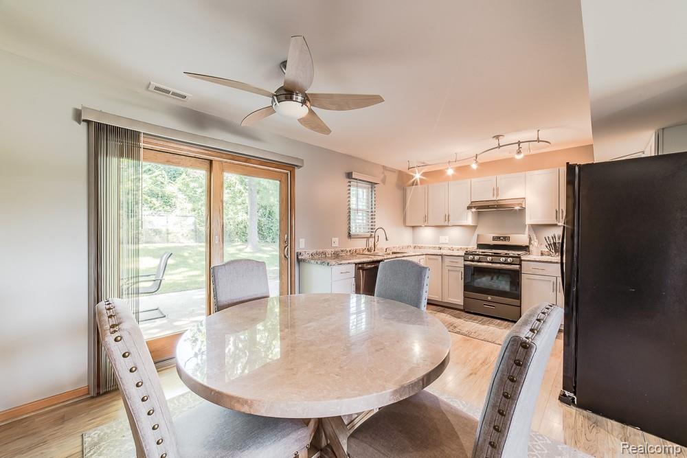 1034 Parkway, Waterford, MI 48328 — Photo 7