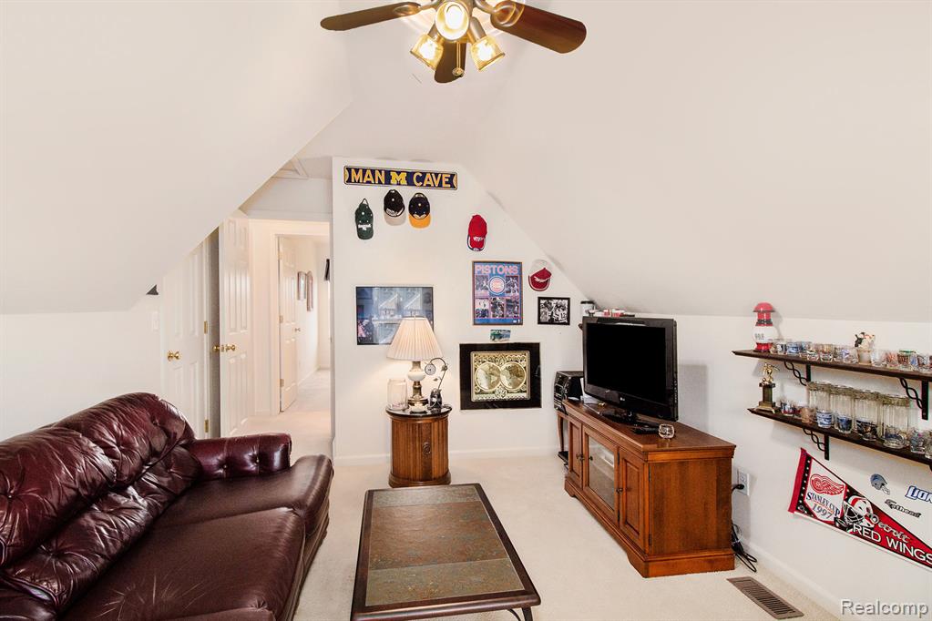 8342 Meadow Creek Drive, Goodrich Vlg, MI — Photo 14