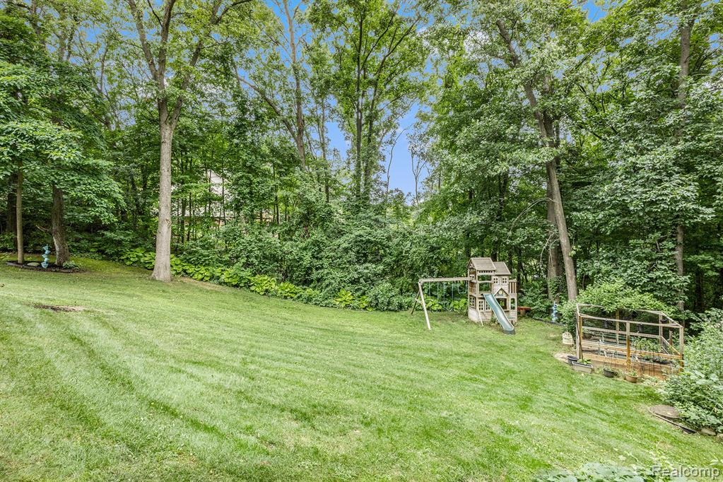 9780 Oak Valley Drive, Clarkston, MI 48348 — Photo 28
