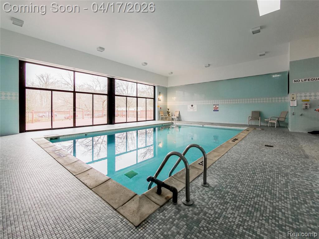 43000 12 Oaks Crescent Drive, 5022, Novi, MI 48377 — Photo 29
