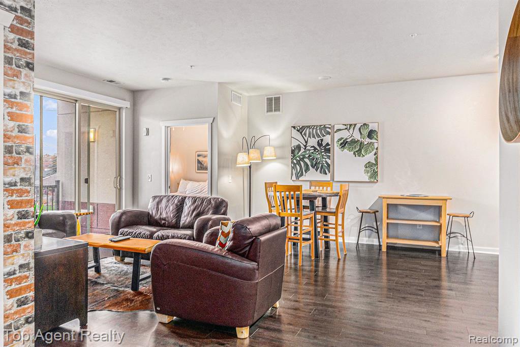 630 S GARFIELD Avenue, 202, Traverse City, MI 49686 — Photo 3