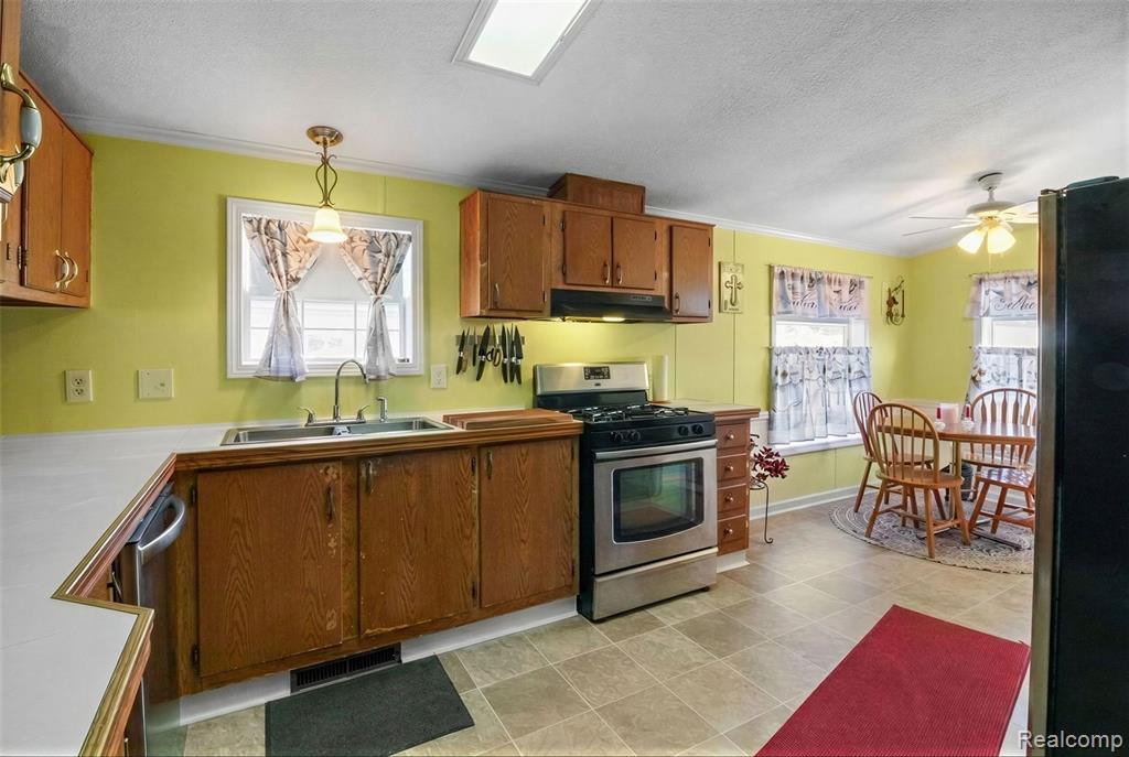 5317 Bart, Casco, MI 48064 — Photo 7