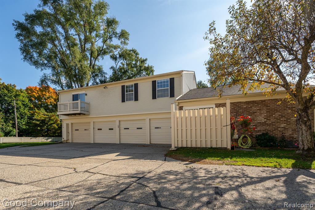 2068 Hidden Meadows Drive, unit D, Walled Lake, MI 48390 — Photo 22
