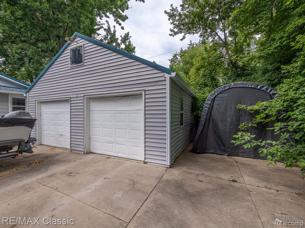 253 Delaware Road, Whitmore Lake, MI 48189 — Photo 25