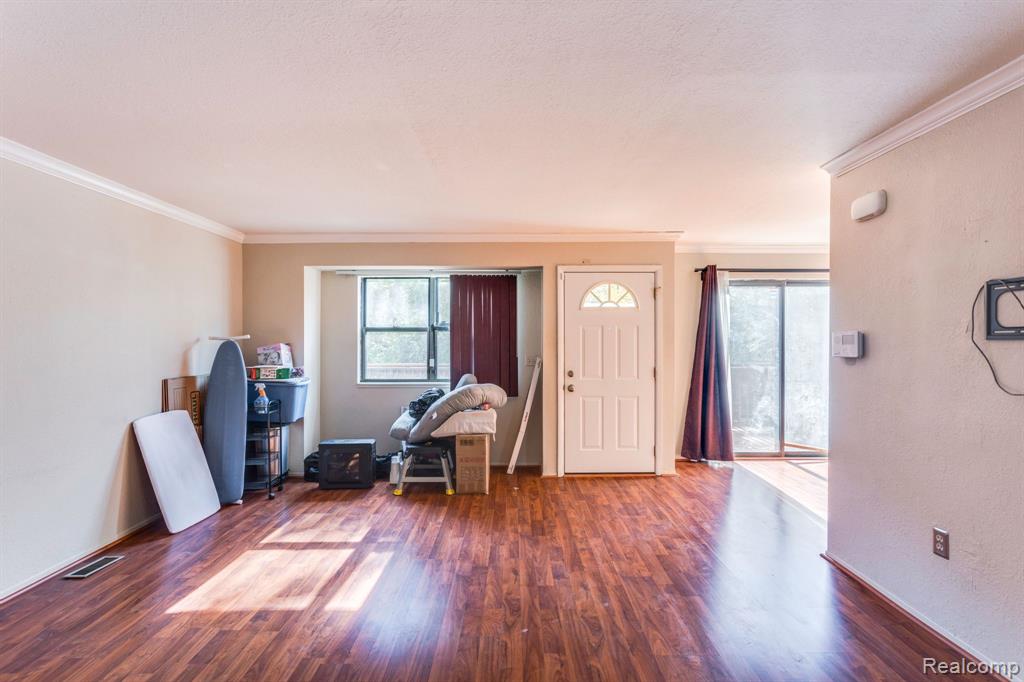 24547 PRIMROSE Lane, Southfield, MI 48033 — Photo 12